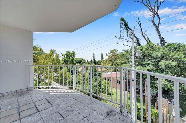 Foto del edificio - 16740 NE 9th Ave