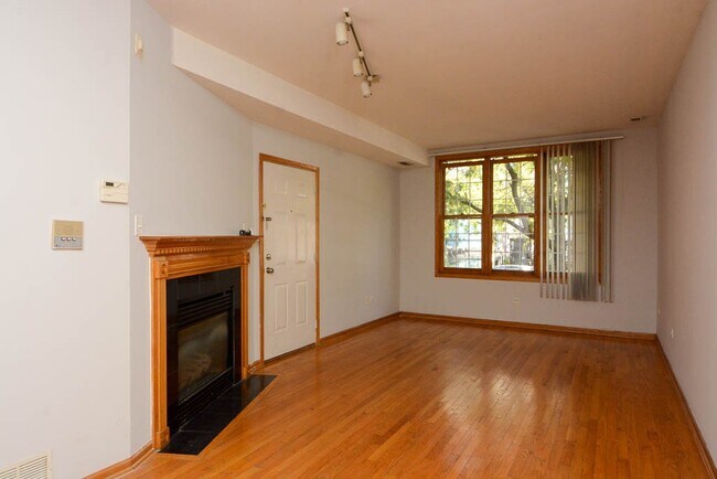 Building Photo - 1445 W Cortez St