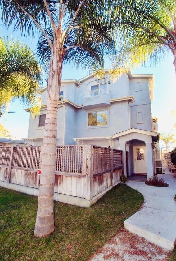 Primary Photo - SPACIOUS 3BD/3.5BA TOWNHOUSE IN THE HEART ...