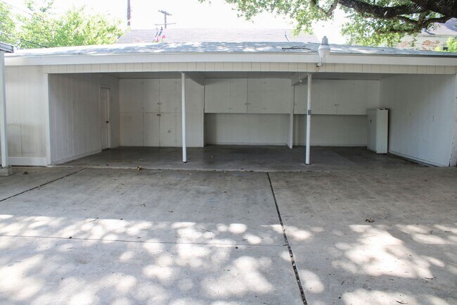 Building Photo - 331-er