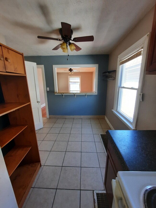 Kitchen / Dining area - 903 Denmark St