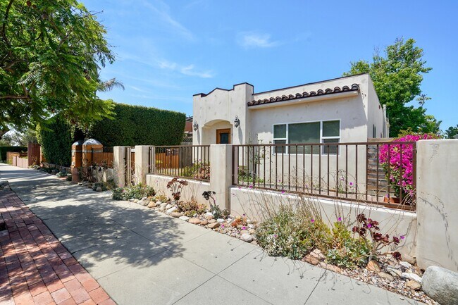 Building Photo - 4576 Arizona St