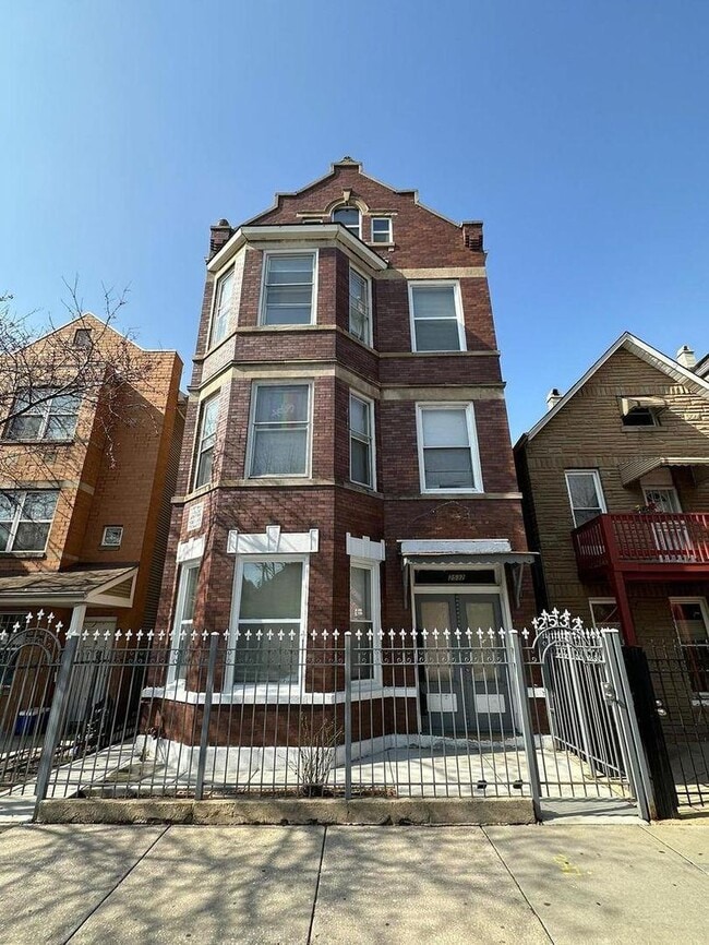 Building Photo - 2532 S Albany Ave
