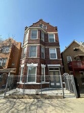 Building Photo - 2532 S Albany Ave