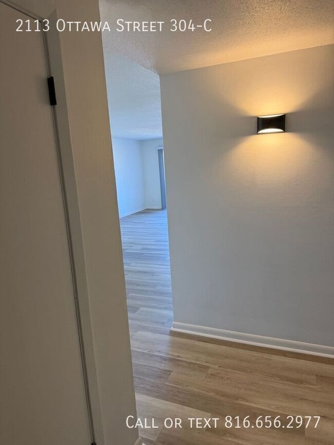 Building Photo - 2113 Ottawa St