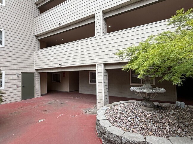 Foto del edificio - Beautiful 2 Bed 2 Bath Condo Near Sacred H...