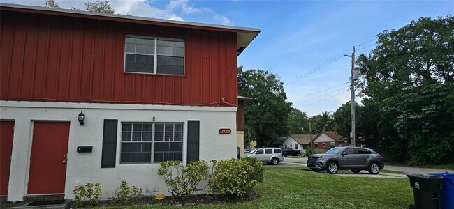 FRENTE - 2120 SW 18th Ave