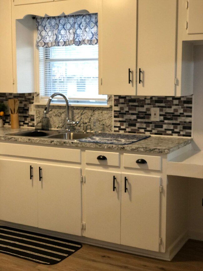 Foto del edificio - 234 Emerald Ln