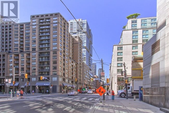 Photo du bâtiment - 199 Richmond St W