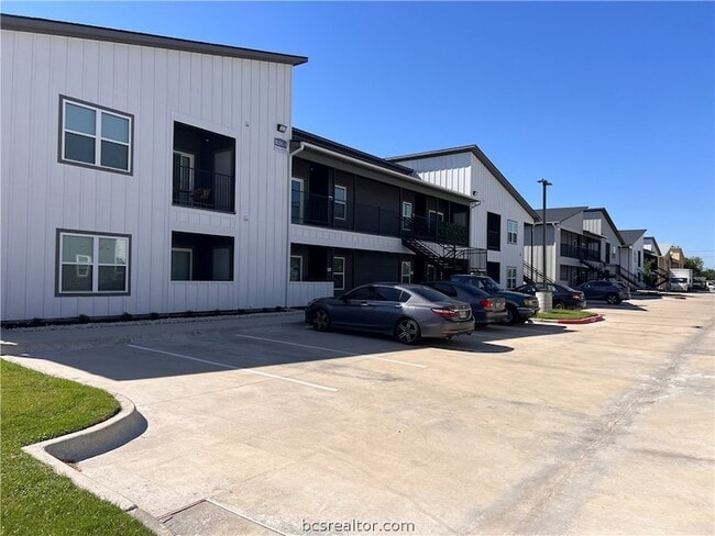 Building Photo - 1326 Prairie Drive Unit 924