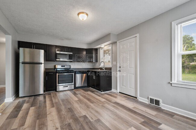 Foto del edificio - 7729 Bluebonnet Rd