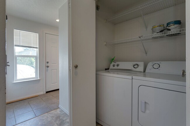 Foto del edificio - 228SE106TH
