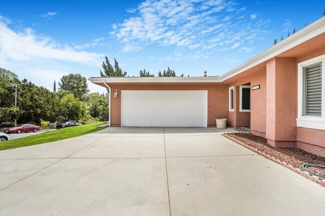 Building Photo - 7365 Pomelo Dr