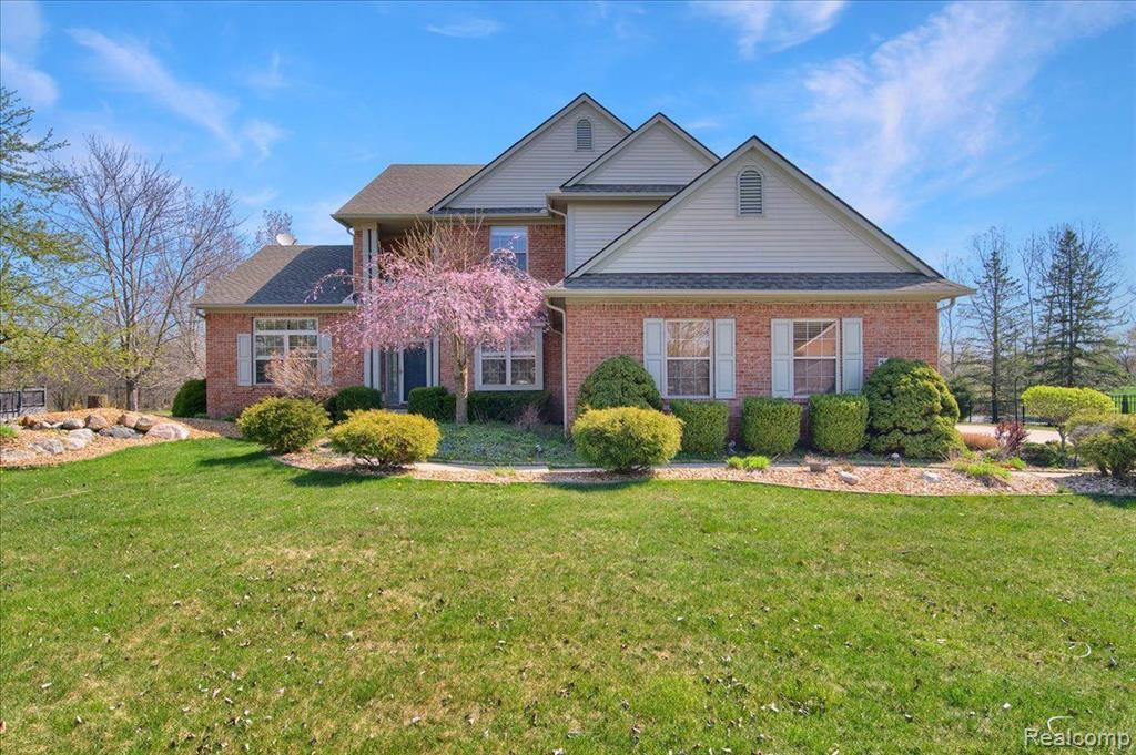 Foto principal - 2565 River Woods Dr N