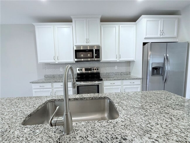 Foto del edificio - 4387 Dutchess Park Rd