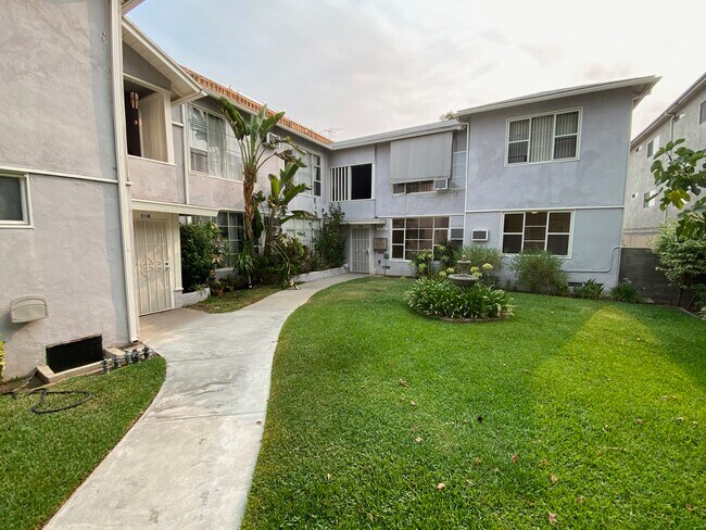 Foto del edificio - 5750 Camellia Ave