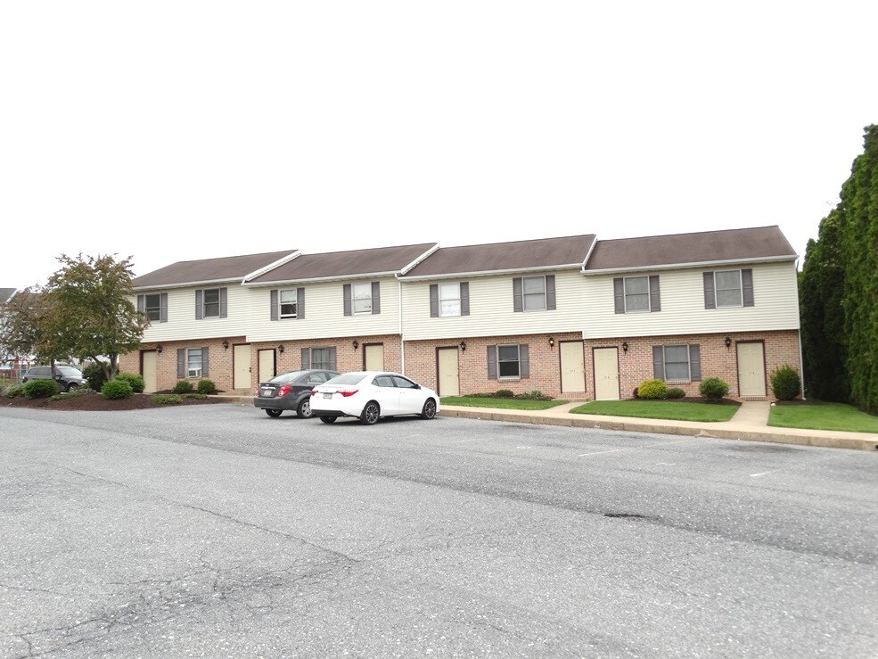 121 Heritage Rd Unit E, Ephrata, PA 17522 Apartment for Rent in