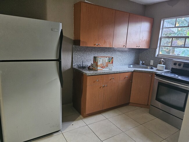 Foto del edificio - 826 NW 75th St