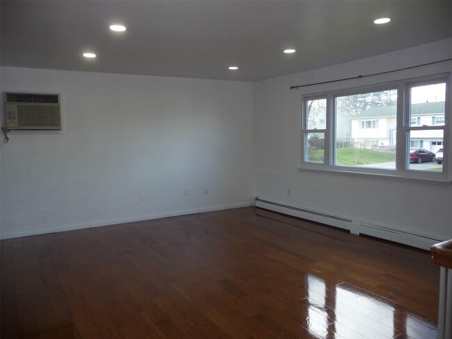 Building Photo - 111 Rolling Meadows Rd
