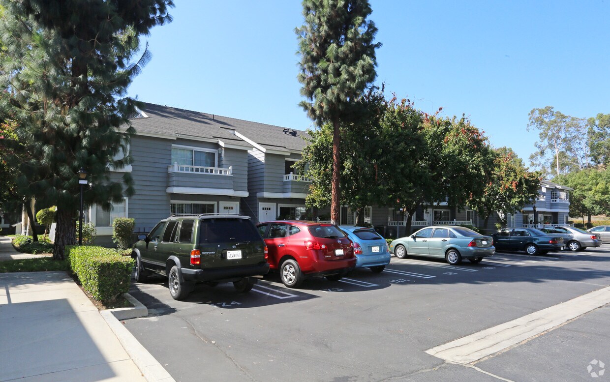 Nantucket Creek Apartments Apartments in Chatsworth, CA Westside