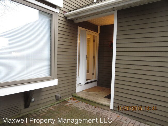 Building Photo - 2 br, 2.5 bath House - 14 Collins Terrace