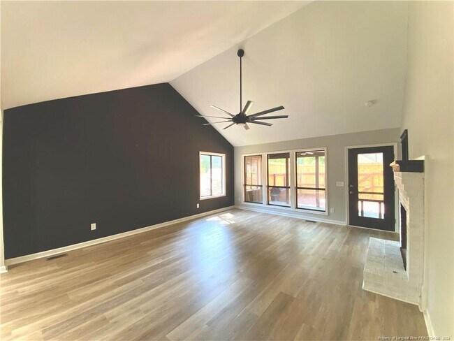Building Photo - 517 Apple Ln