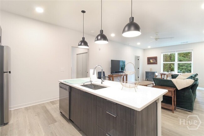 Building Photo - 240 Martha Dr