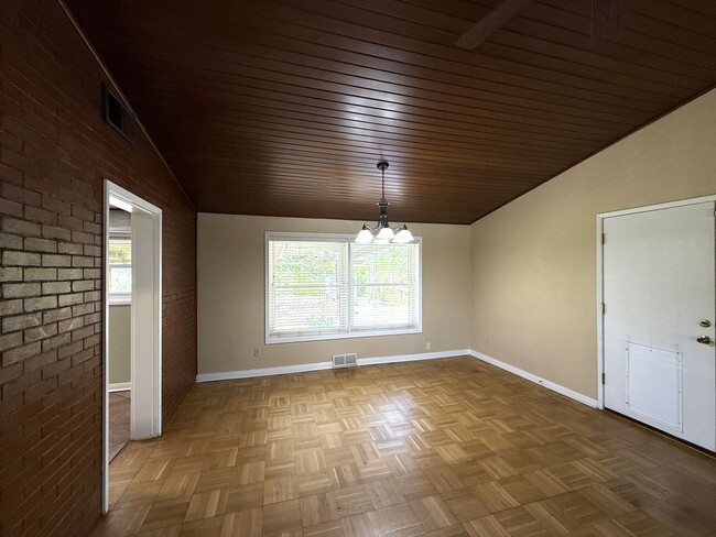 Building Photo - 2817 Bella Vista Dr