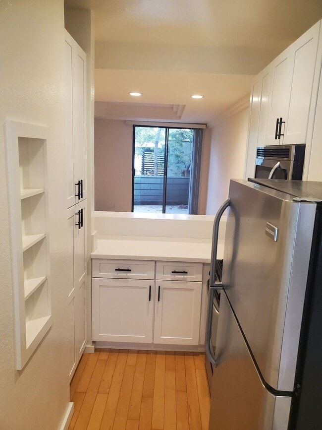 Foto del edificio - 2 BED + 2 1/2 BATH IN VENICE