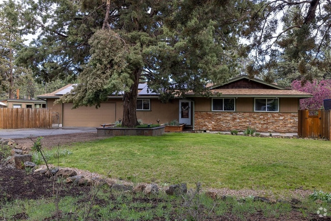 Building Photo - 20952 Desert Woods Dr
