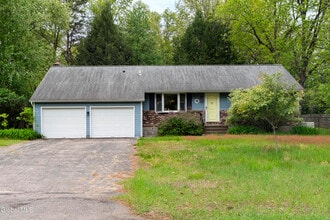 Building Photo - 37 Ichabod Ln