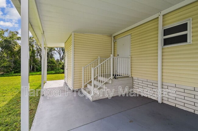Foto del edificio - 242 Country Ln