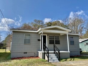 Building Photo - 4121 California Ave
