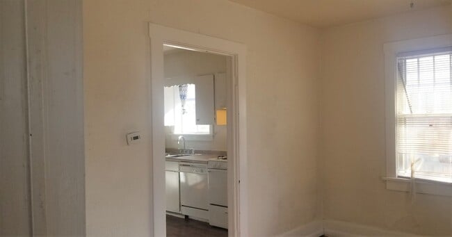 Building Photo - Short Term Rental - 1920's Farmhouse in Lakewood - Month to Month up to 6 Months Only