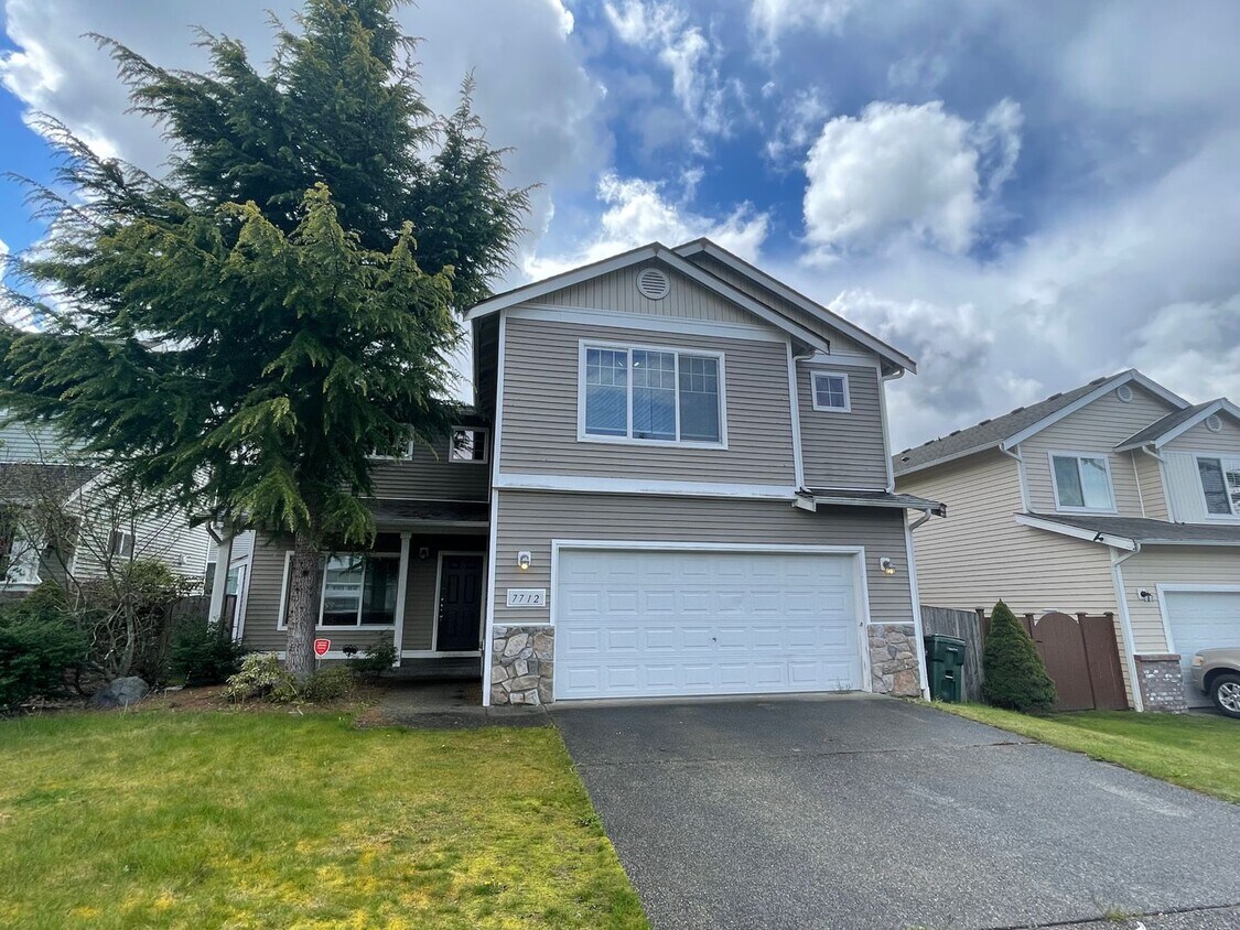 Primary Photo - Perfect Home In a Perfect Location!