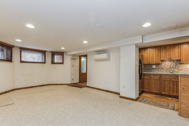 Foto del edificio - Lovely 1Bd/1Bth Lower Level in Bloomingdale