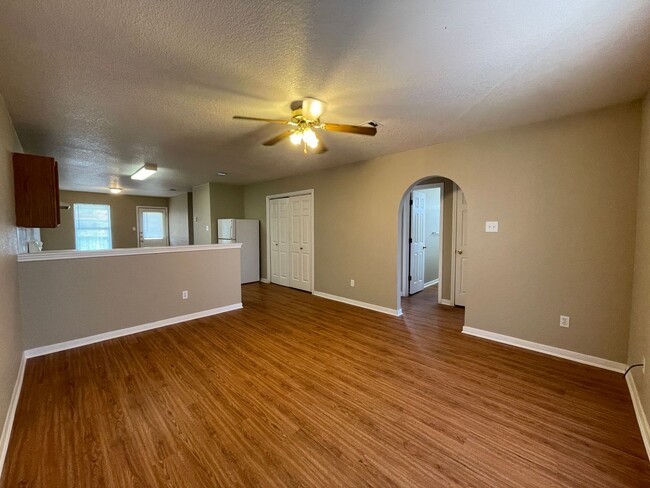 Foto del edificio - 1403 Dugger Cir