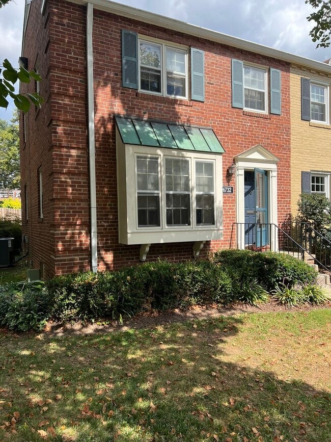 Building Photo - 6732 Kenwood Forest Ln