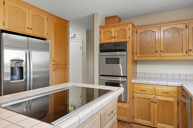 Foto del edificio - Spacious 5 Bedroom Home with Cupertino Sch...