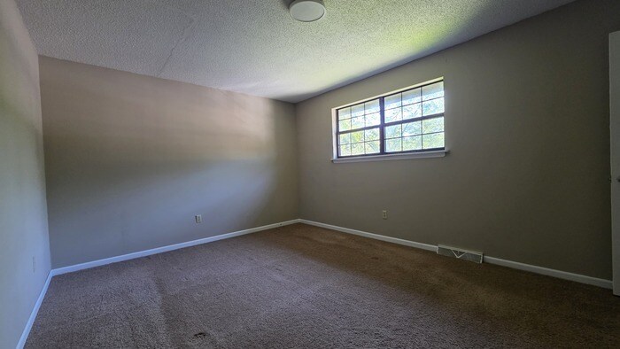Foto del edificio - Renovated townhome in Linden Square.
