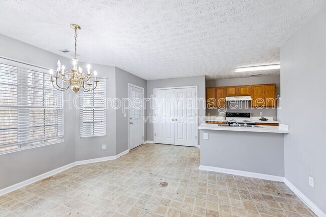 Foto del edificio - 5607 Strathmoor Manor Cir