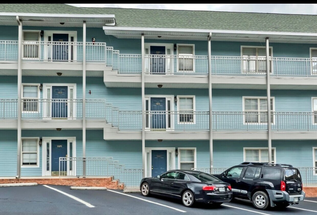 Foto principal - Knoxville 37916 - 3 bedroom, 2 bath condo ...