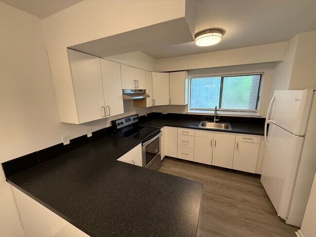 Building Photo - Well Maintained condo in East Charlotte!