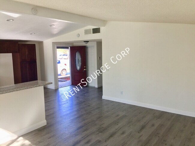 Foto del edificio - 44329 Gingham Ave
