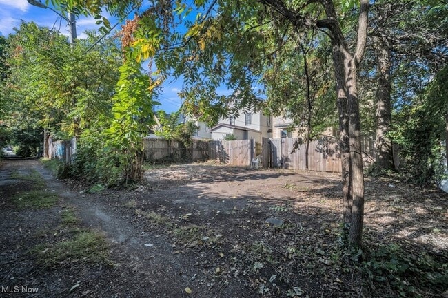 Foto del edificio - 1457 W 114th St