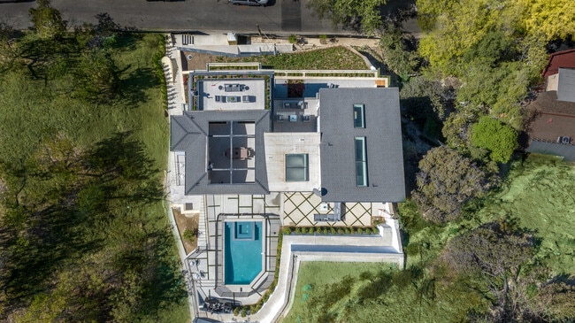 Building Photo - 3920 Knobhill Dr