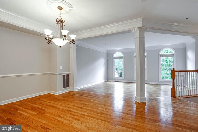 Building Photo - 284 Murtha St