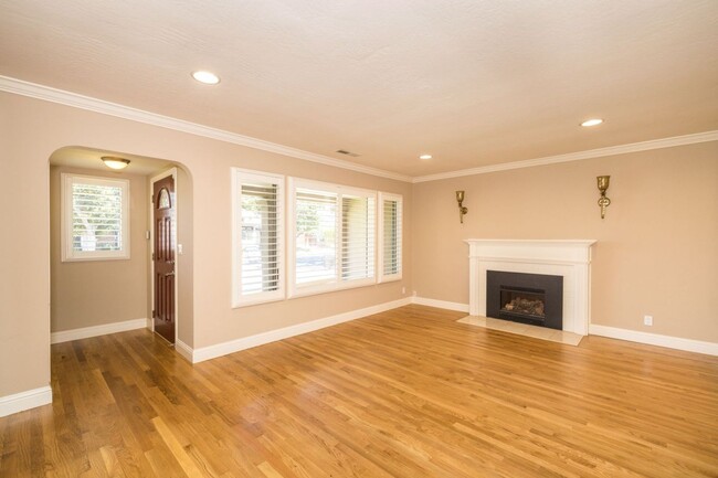 Foto del edificio - Remodeled 4 Bed, 3 Bath Home w/ Bonus Shed