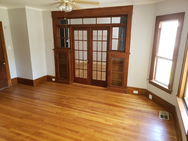 Living Room - 434 Notre Dame Ave