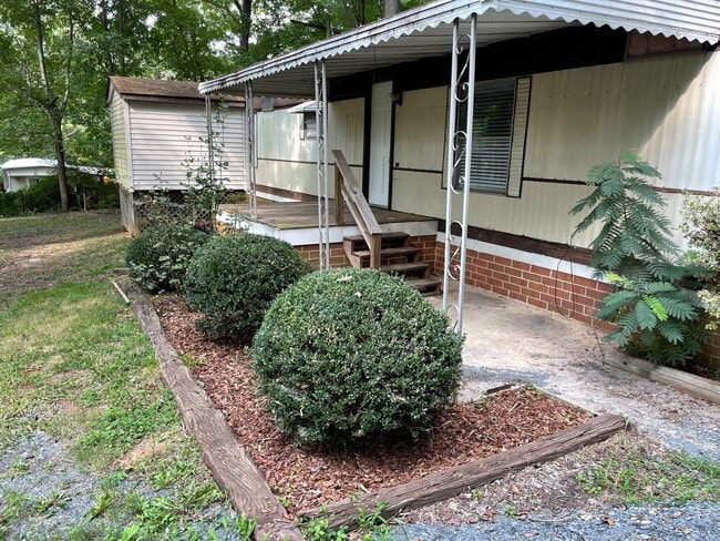 Building Photo - 3 BEDROOM 2 BA SINGLEWIDE  MOBILE HOME W R...